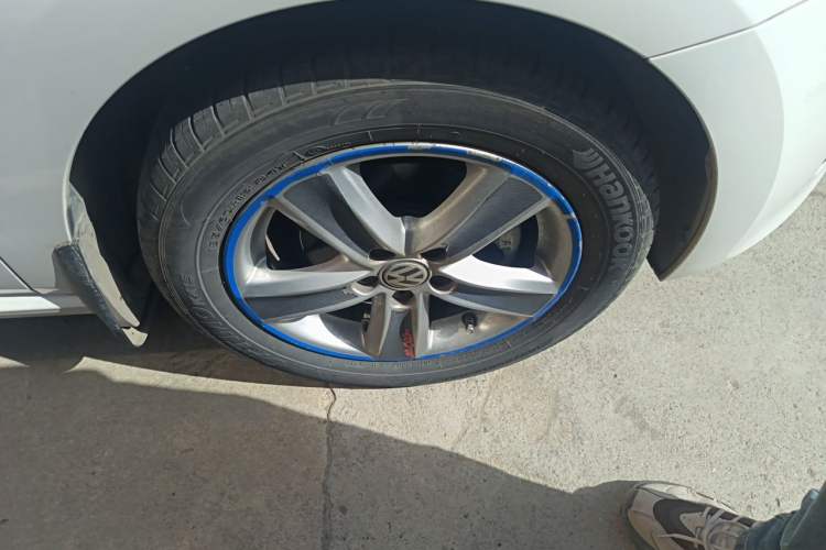 Used Volkswagen Polo 2011 1.6L Manual ZhiShang Edition Right Front Wheel Hub
