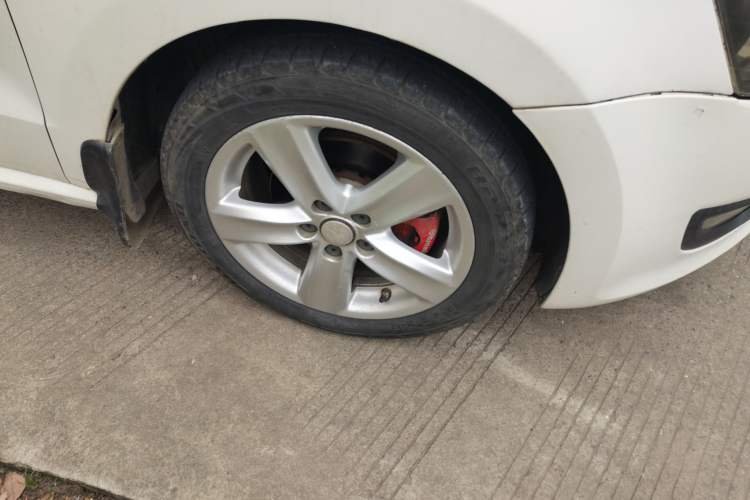 Used Volkswagen Polo 2011 1.4L Manual ZhiLe Edition Right Front Wheel Hub