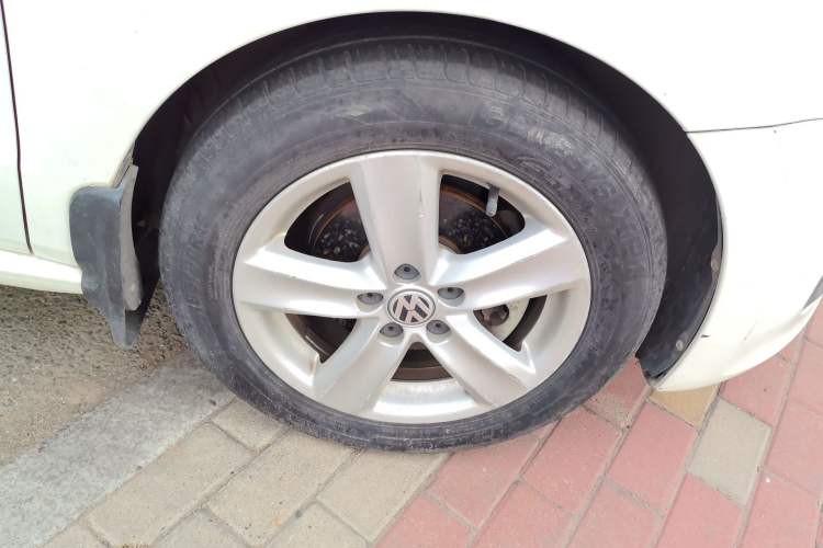 Used Volkswagen Polo 2011 1.4L Automatic ZhiShang Version Right Front Wheel Hub