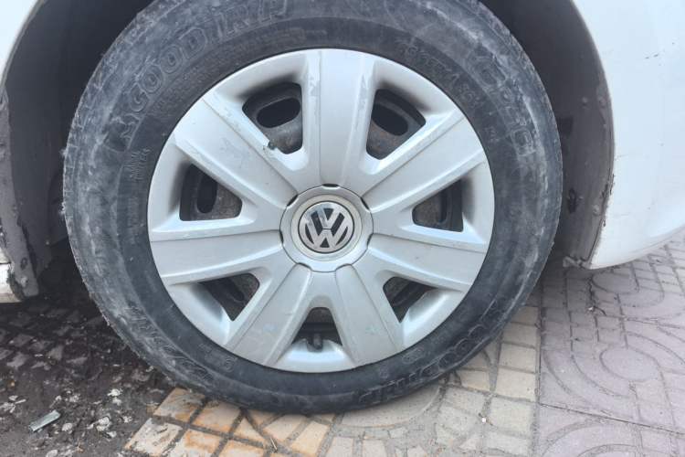 Used Volkswagen Polo 2011 1.4L Manual ZhiLe Edition Right Front Wheel Hub