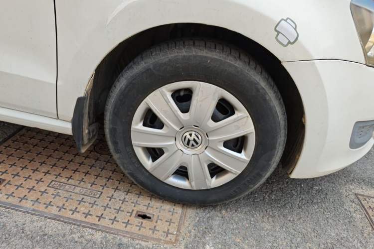 Used Volkswagen Polo 2011 1.4L Manual ZhiLe Edition Right Front Wheel Hub