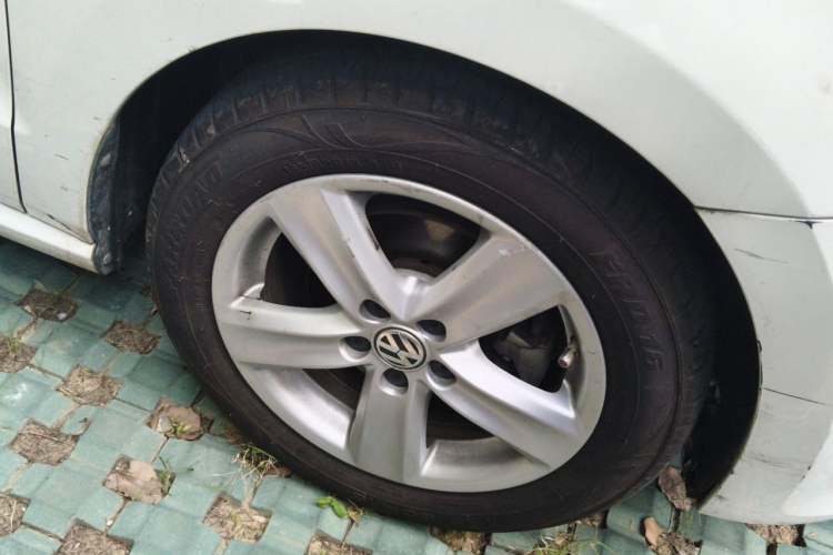 Used Volkswagen Polo 2011 1.6L Manual ZhiShang Edition Right Front Wheel Hub