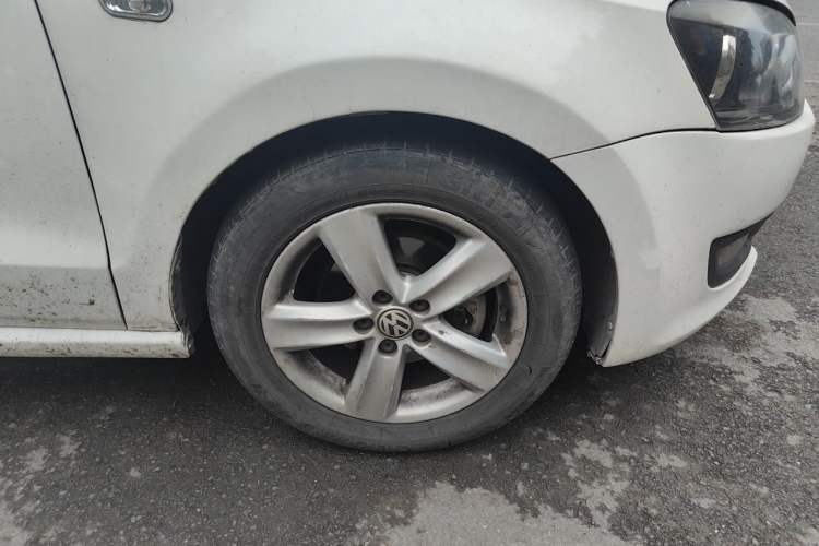 Used Volkswagen Polo 2011 1.4L Automatic ZhiCool Edition Right Front Wheel Hub