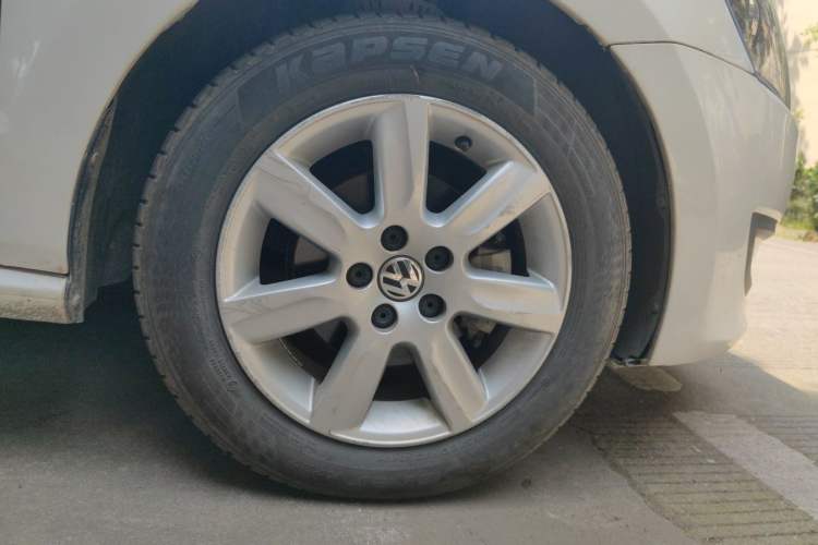 Used Volkswagen Polo 2011 1.4L Automatic ZhiShang Version Right Front Wheel Hub