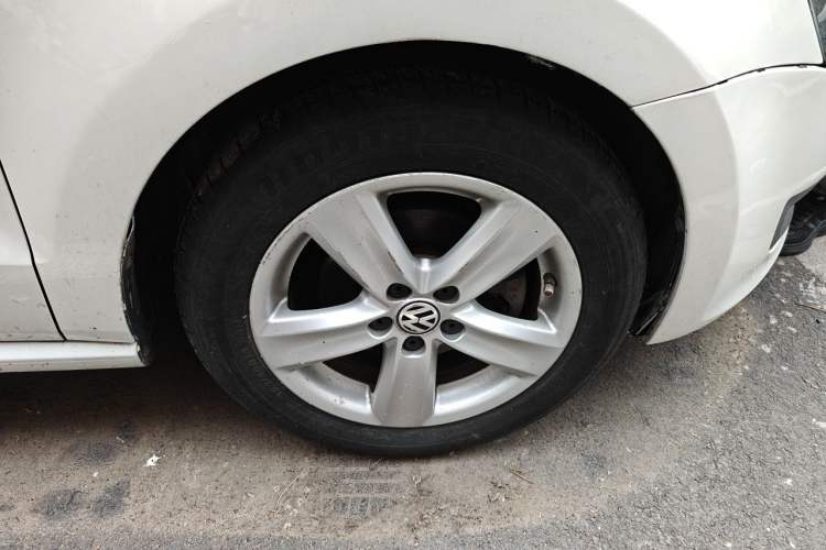 Used Volkswagen Polo 2011 1.6L Automatic ZhiShang Version Right Front Wheel Hub