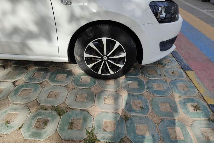 Used Volkswagen Polo 2011 1.4L Manual ZhiLe Edition Right Front Wheel Hub