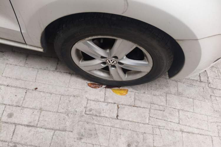 Used Volkswagen Polo 2011 1.6L Automatic ZhiShang Version Right Front Wheel Hub