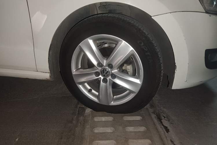 Used Volkswagen Polo 2011 1.4L Automatic ZhiShang Version Right Front Wheel Hub