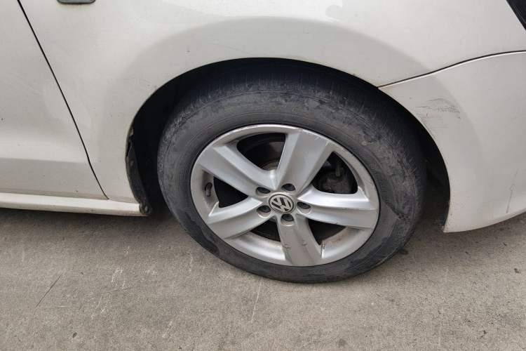 Used Volkswagen Polo 2011 1.6L Automatic ZhiShang Version Right Front Wheel Hub