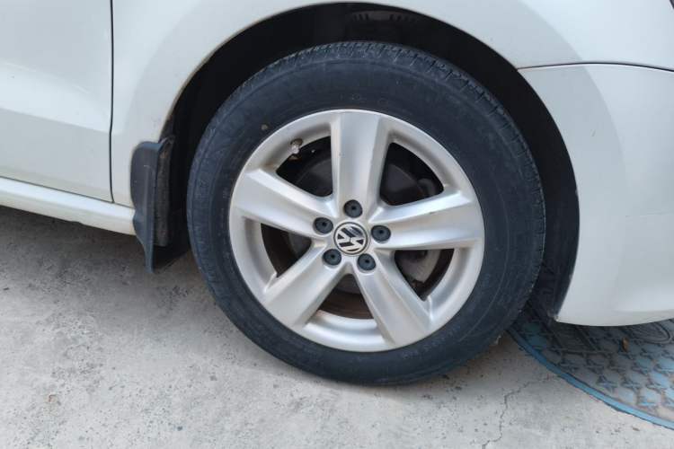 Used Volkswagen Polo 2011 1.4L Automatic ZhiShang Version Right Front Wheel Hub