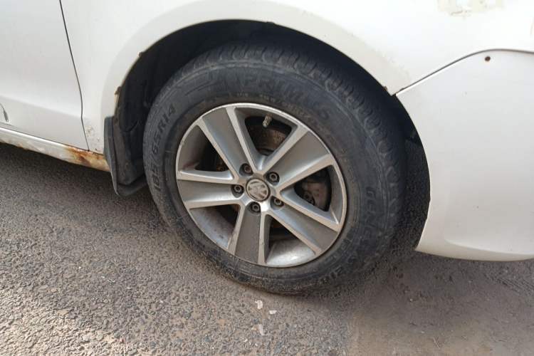Used Volkswagen Polo 2011 Jingqu 1.4L Manual Sile Edition Right Front Wheel Hub
