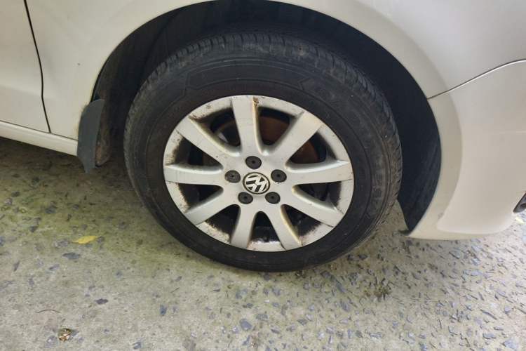 Used Volkswagen Polo 2011 Jingqu 1.4L Automatic Shishang Edition Right Front Wheel Hub