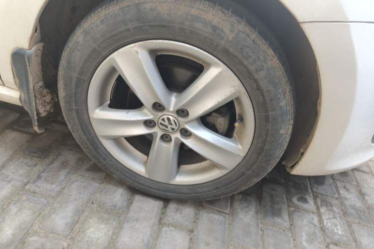 Used Volkswagen Polo 2011 1.4L Automatic ZhiShang Version Right Front Wheel Hub