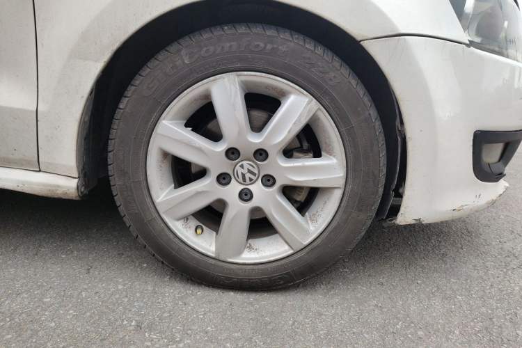 Used Volkswagen Polo 2011 1.6L Automatic ZhiShang Version Right Front Wheel Hub