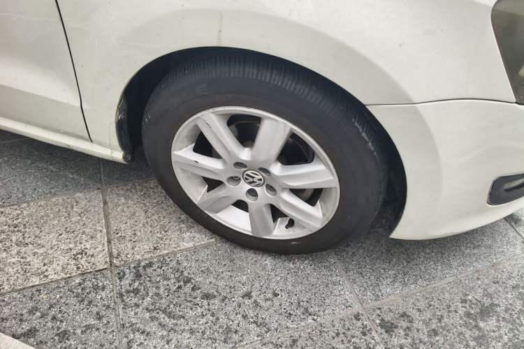 Used Volkswagen Polo 2011 1.6L Automatic ZhiKu Edition Right Front Wheel Hub