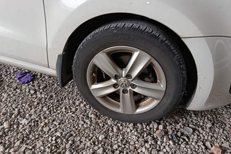 Used Volkswagen Polo 2011 1.6L Automatic ZhiShang Version Right Front Wheel Hub