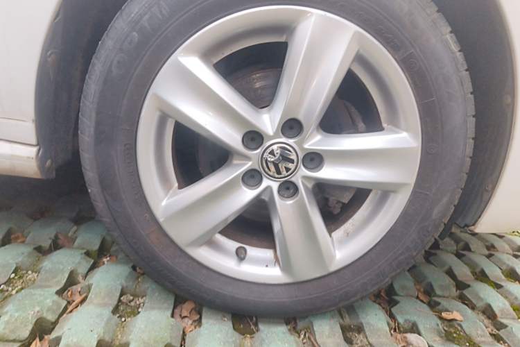 Used Volkswagen Polo 2011 1.4L Manual ZhiShang Edition Right Front Wheel Hub