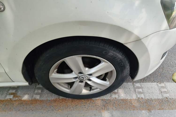 Used Volkswagen Polo 2011 1.6L Manual ZhiShang Edition Right Front Wheel Hub