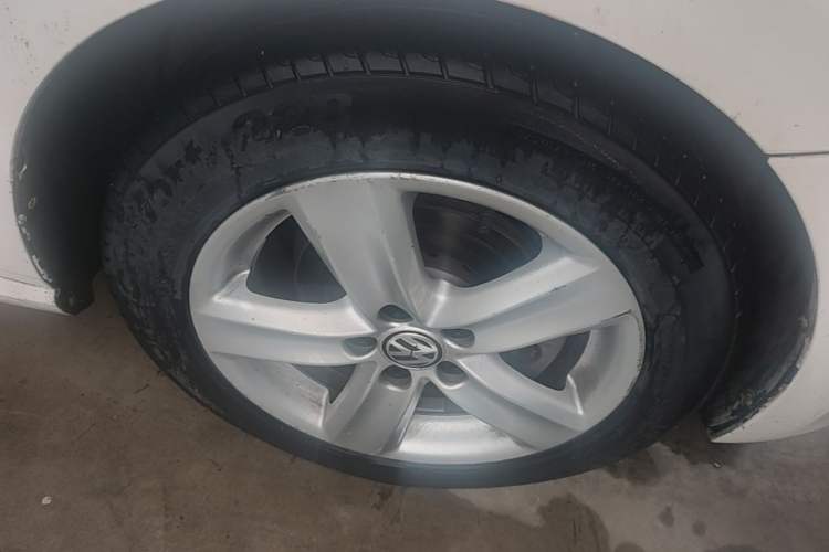 Used Volkswagen Polo 2011 1.6L Automatic ZhiShang Version Right Front Wheel Hub