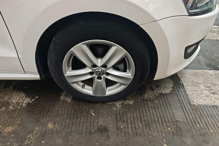 Used Volkswagen Polo 2011 1.4L Automatic ZhiShang Version Right Front Wheel Hub