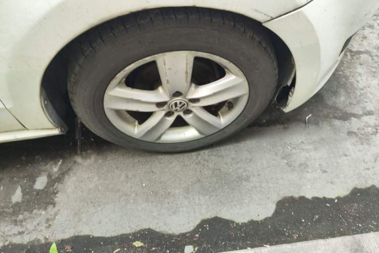 Used Volkswagen Polo 2011 1.6L Automatic ZhiShang Version Right Front Wheel Hub