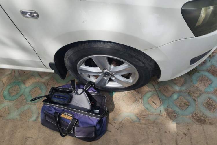 Used Volkswagen Polo 2011 1.6L Automatic ZhiShang Version Right Front Wheel Hub