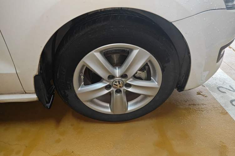 Used Volkswagen Polo 2011 1.4L Automatic ZhiCool Edition Right Front Wheel Hub