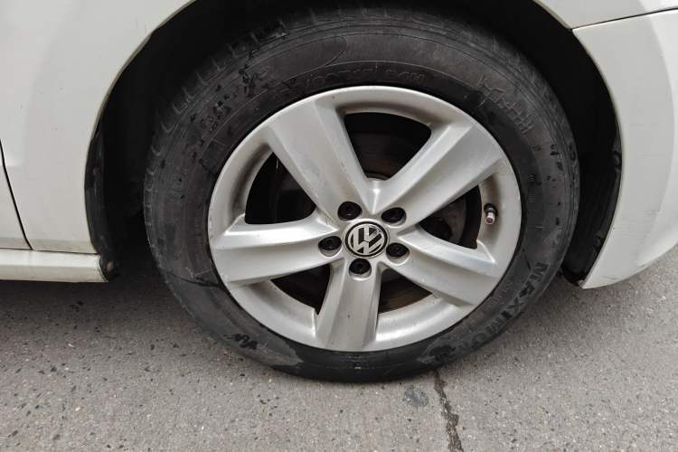 Used Volkswagen Polo 2011 1.4L Manual ZhiShang Edition Right Front Wheel Hub