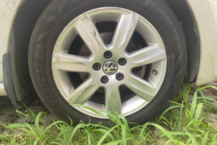 Used Volkswagen Polo 2011 1.6L Automatic ZhiKu Edition Right Front Wheel Hub