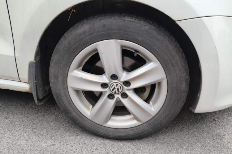 Used Volkswagen Polo 2011 1.6L Automatic ZhiShang Version Right Front Wheel Hub