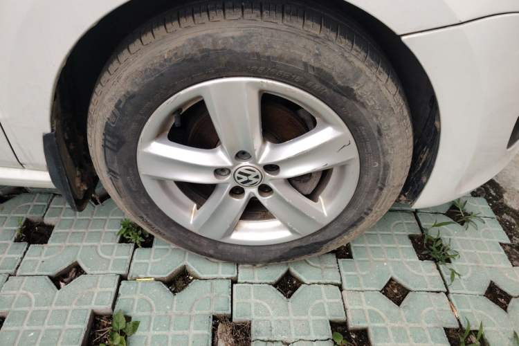 Used Volkswagen Polo 2011 1.6L Manual ZhiShang Edition Right Front Wheel Hub