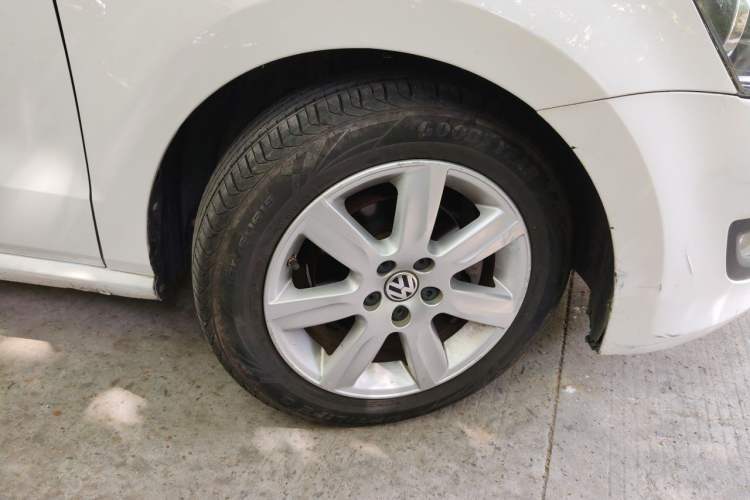 Used Volkswagen Polo 2011 1.6L Automatic ZhiKu Edition Right Front Wheel Hub