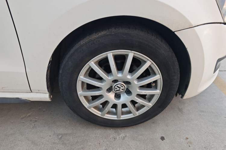 Used Volkswagen Polo 2011 1.6L Automatic ZhiShang Version Right Front Wheel Hub