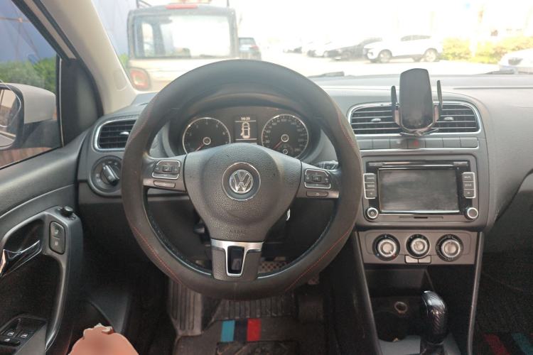 Used Volkswagen Polo 2011 1.6L Automatic ZhiShang Version Steering Wheel