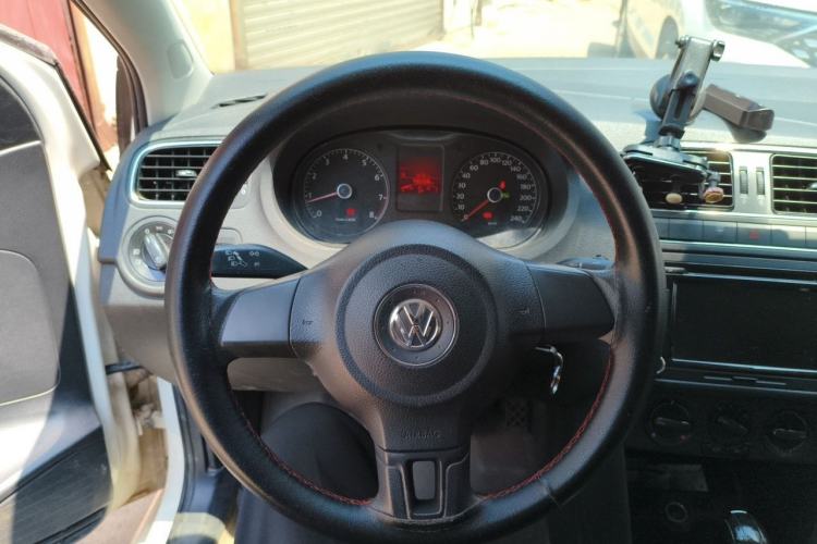 Used Volkswagen Polo 2011 1.6L Automatic ZhiShang Version Steering Wheel