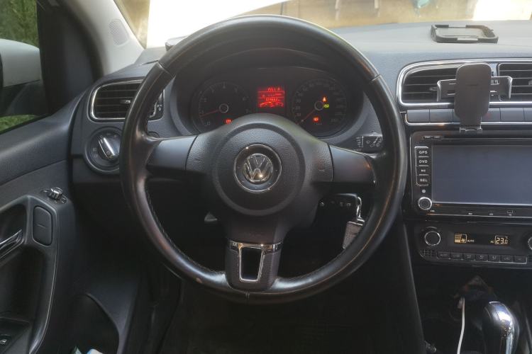 Used Volkswagen Polo 2011 1.6L Automatic ZhiKu Edition Steering Wheel