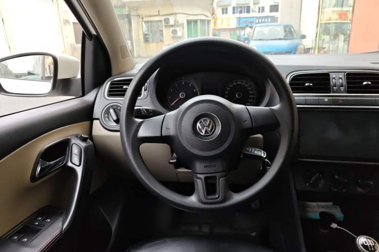 Used Volkswagen Polo 2011 1.6L Manual ZhiShang Edition Steering Wheel
