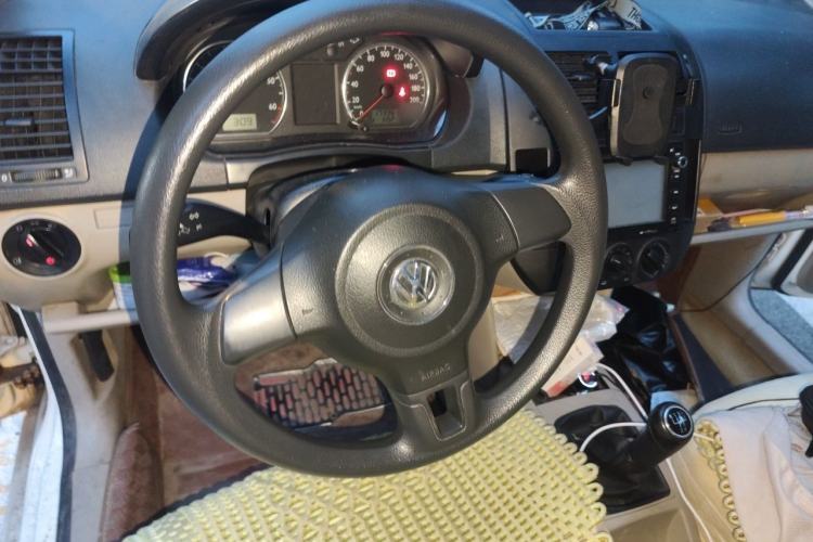 Used Volkswagen Polo 2011 Jingqu 1.4L Manual Sile Edition Steering Wheel
