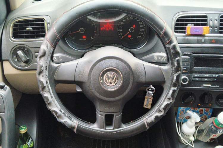 Used Volkswagen Polo 2011 1.6L Manual ZhiShang Edition Steering Wheel