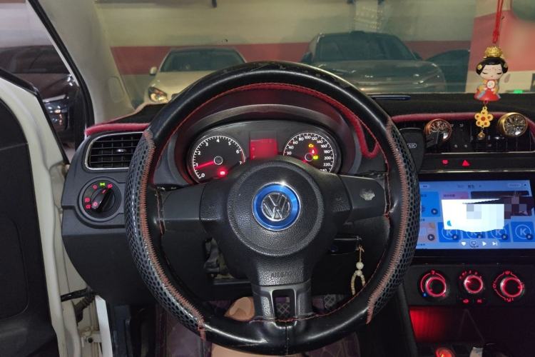 Used Volkswagen Polo 2011 1.6L Automatic ZhiShang Version Steering Wheel
