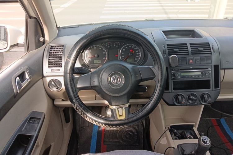 Used Volkswagen Polo 2011 Jingqu 1.4L Manual Sile Edition Steering Wheel