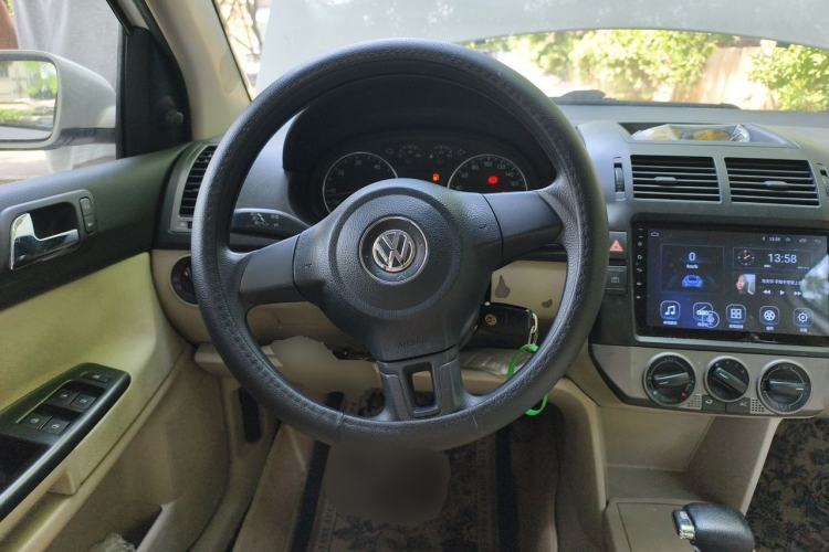 Used Volkswagen Polo 2011 Jingqu 1.4L Automatic Shishang Edition Steering Wheel