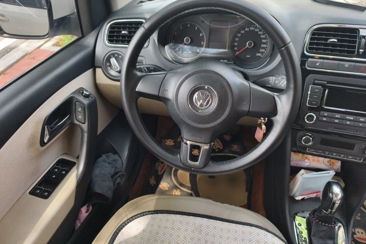 Used Volkswagen Polo 2011 1.6L Automatic ZhiKu Edition Steering Wheel