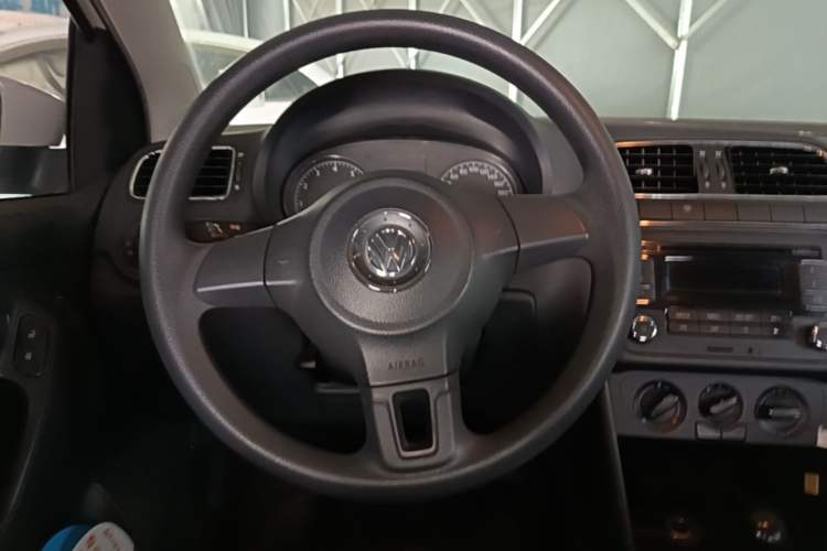 Used Volkswagen Polo 2011 1.6L Automatic ZhiShang Version Steering Wheel