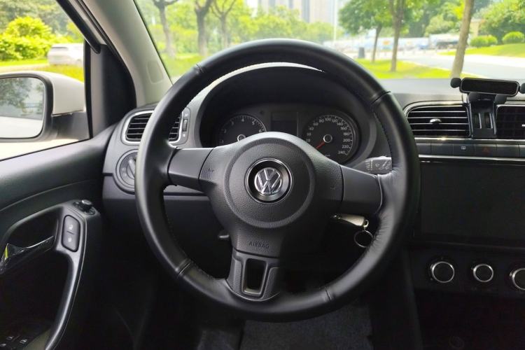 Used Volkswagen Polo 2011 1.6L Manual ZhiShang Edition Steering Wheel