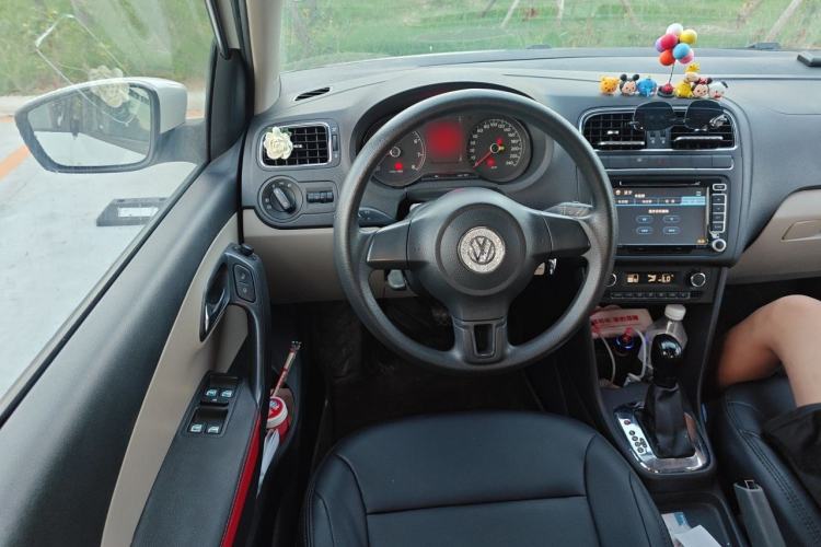 Used Volkswagen Polo 2011 1.6L Automatic ZhiKu Edition Steering Wheel
