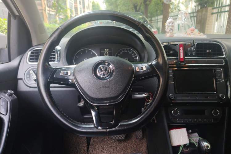 Used Volkswagen Polo 2011 1.6L Automatic ZhiKu Edition Steering Wheel