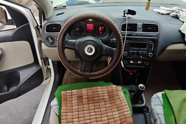 Used Volkswagen Polo 2011 1.4L Manual ZhiShang Edition Steering Wheel