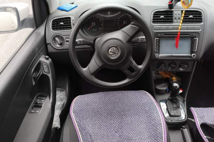 Used Volkswagen Polo 2011 1.6L Automatic ZhiShang Version Steering Wheel