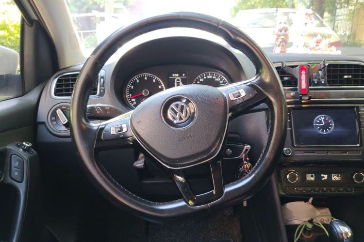 Used Volkswagen Polo 2011 1.6L Automatic ZhiKu Edition Steering Wheel